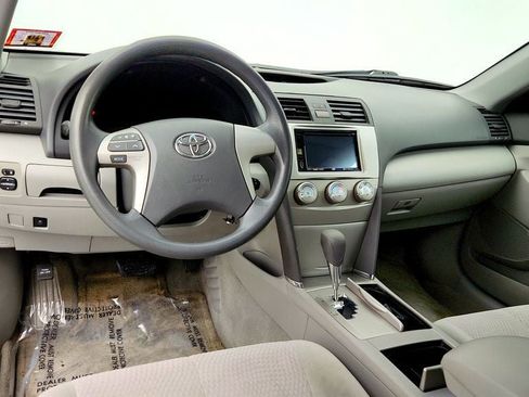Used 2010 Toyota Camry LE FWD image 12