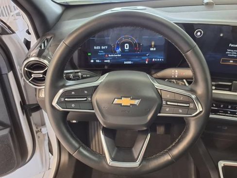 Used 2026 Chevrolet Equinox LT AWD/4WD image 9