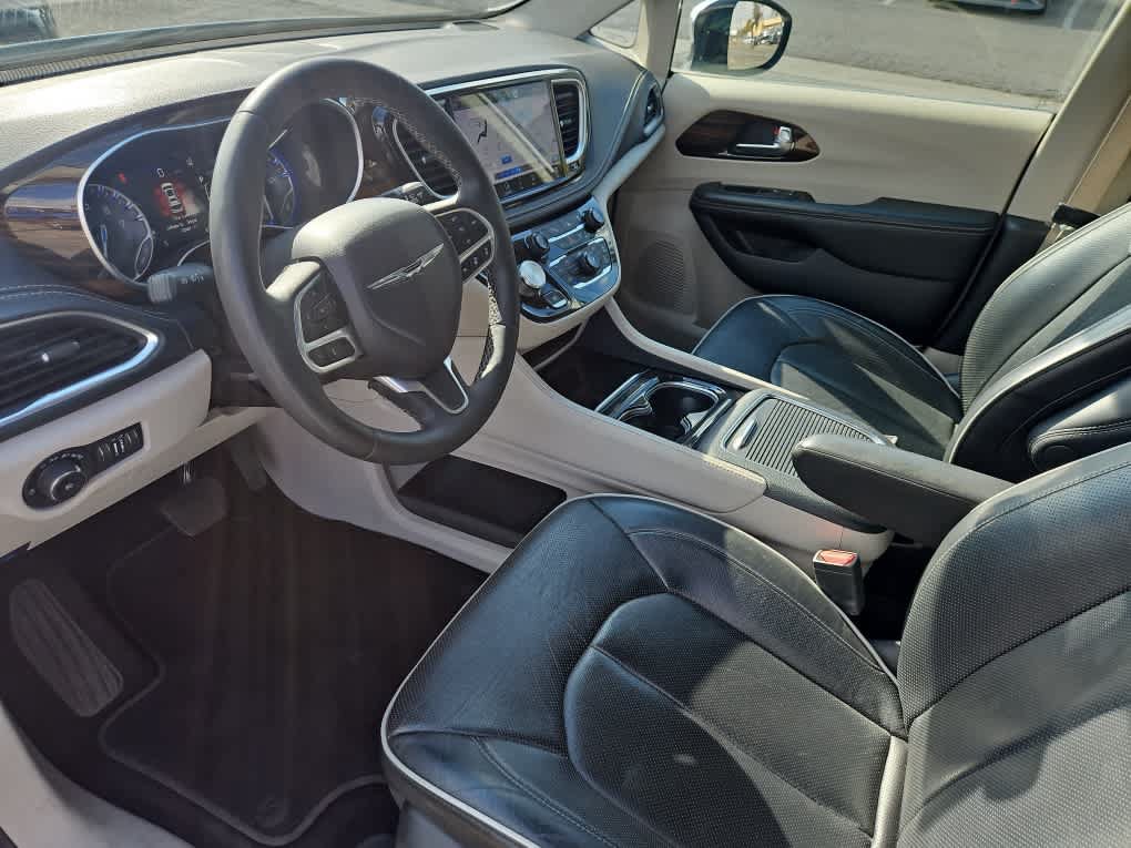 Used 2023 Chrysler Pacifica Limited FWD image 15