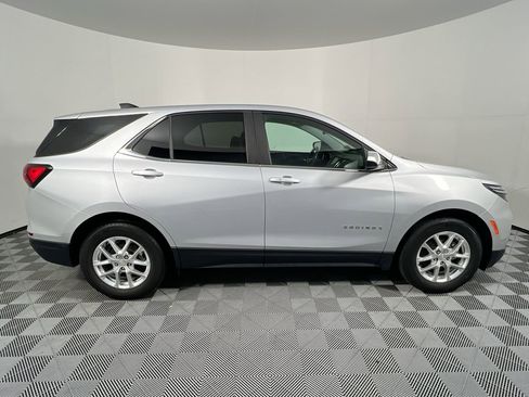 Used 2022 Chevrolet Equinox LT image 2