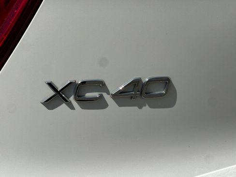 Used 2019 Volvo XC40 T5 R-Design AWD/4WD image 26