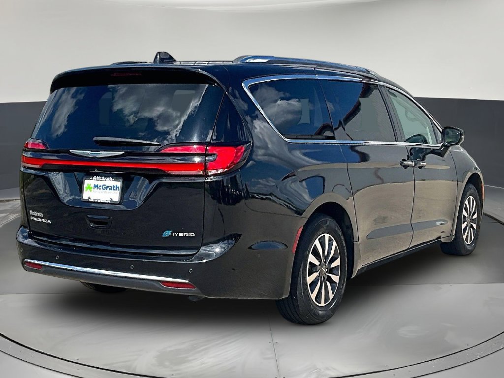 Used 2021 Chrysler Pacifica Touring-L w/ Uconnect Theater Family Group FWD image 7