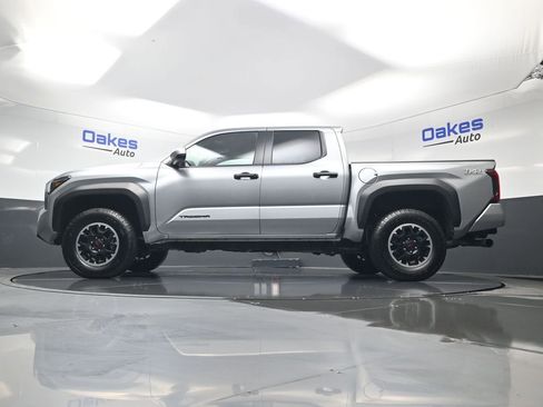 Used 2025 Toyota Tacoma TRD Off-Road image 41