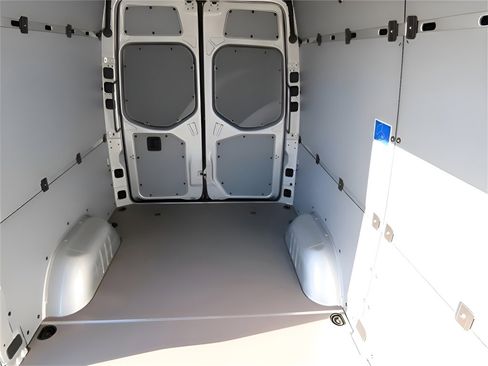 Used 2024 Mercedes-Benz Sprinter 2500 image 23