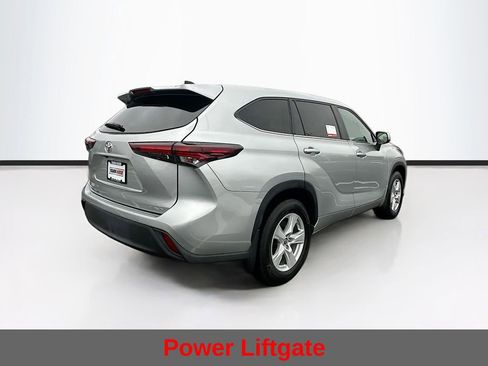 Used 2024 Toyota Highlander LE image 11