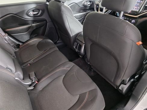 Used 2017 Jeep Cherokee Latitude w/ Comfort & Sound Group image 31