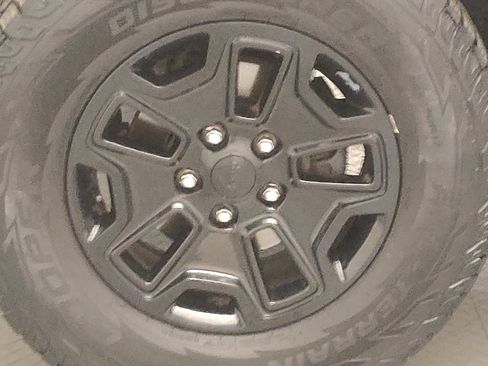 Used 2017 Jeep Wrangler Unlimited Sport image 31