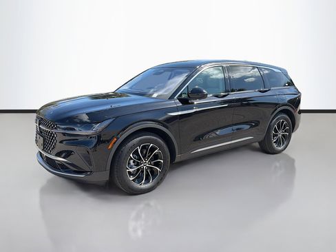 Used 2025 Lincoln Nautilus Premier w/ Equipment Group 102A image 7