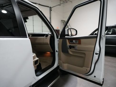Used 2016 Land Rover LR4 HSE AWD/4WD image 24