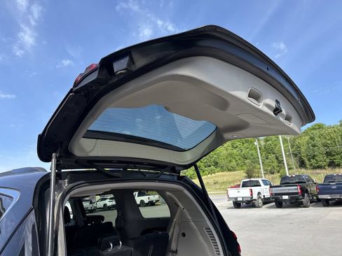 Used 2022 Chrysler Pacifica Touring-L FWD image 40