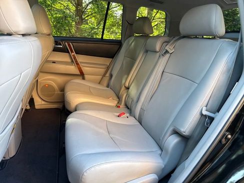 Used 2012 Toyota Highlander Limited w/ Tow Pkg AWD/4WD image 23