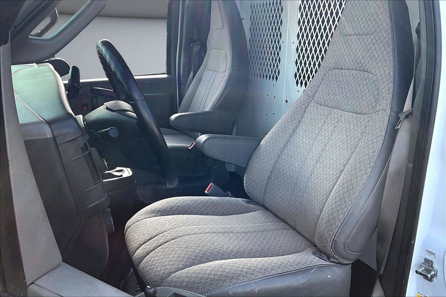 Used 2021 Chevrolet Express 3500 w/ Driver Convenience Package RWD image 22