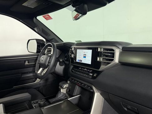 Used 2025 Toyota Sequoia SR5 AWD/4WD image 30