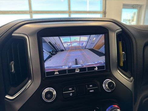 Used 2022 GMC Sierra 1500 SLT image 2