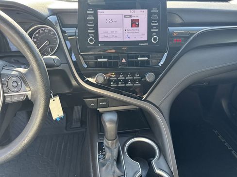 Used 2021 Toyota Camry LE image 28