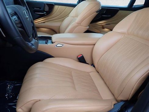 Used 2022 Lexus LS 500 AWD w/ Luxury Package image 12