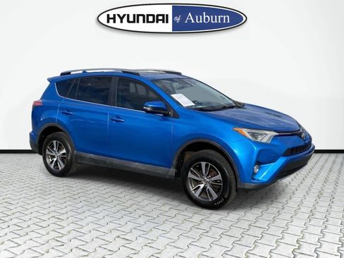 Used 2018 Toyota RAV4 XLE FWD image 2