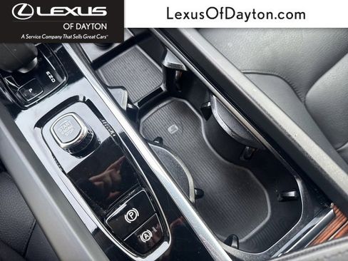 Used 2024 Volvo XC60 B5 Plus image 24