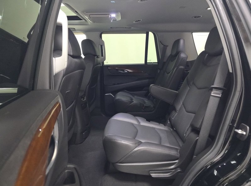 Used 2019 Cadillac Escalade Premium Luxury AWD/4WD image 6