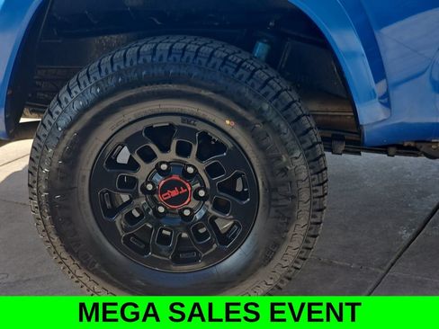 Used 2017 Toyota Tacoma TRD Sport AWD/4WD image 37