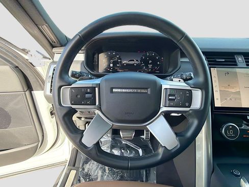 Used 2025 Land Rover Discovery Dynamic SE AWD/4WD image 41