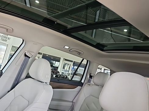 New 2026 Volkswagen Atlas SE FWD image 32