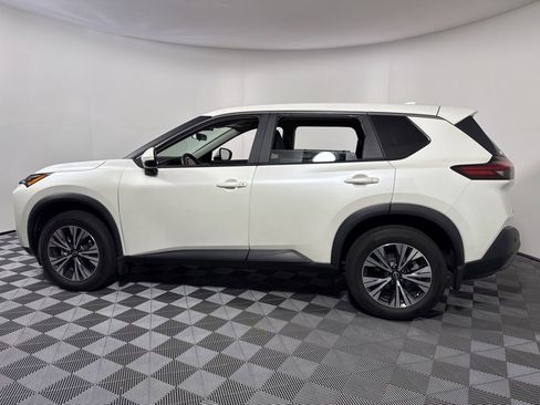 Used 2023 Nissan Rogue SV image 4