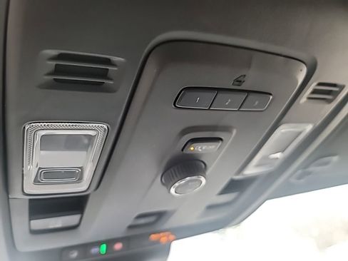 Used 2023 GMC Yukon SLT image 23