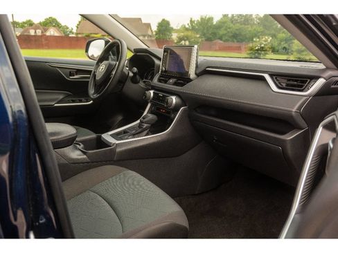 Used 2025 Toyota RAV4 XLE AWD/4WD image 18