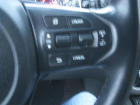 Used 2020 Kia Sedona EX image 32