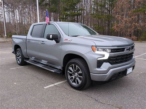 Used 2024 Chevrolet Silverado 1500 RST image 2