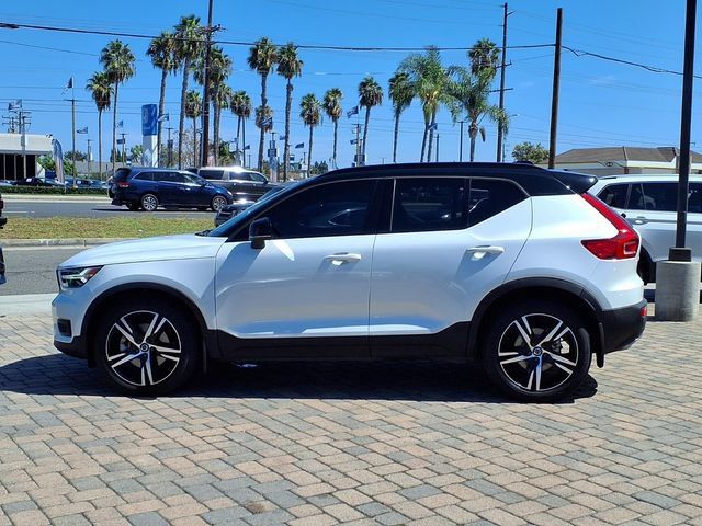 Used 2019 Volvo XC40 T5 R-Design AWD/4WD image 2