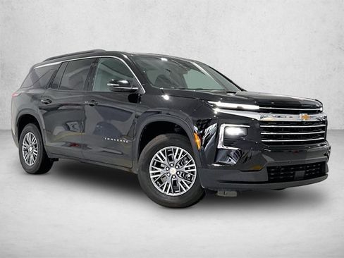 Used 2026 Chevrolet Traverse LT FWD image 12