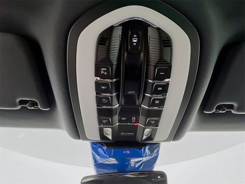 New 2026 Porsche Macan image 14