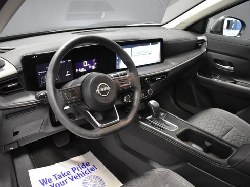 Used 2025 Nissan Kicks SV w/ SV Premium Package AWD/4WD image 4