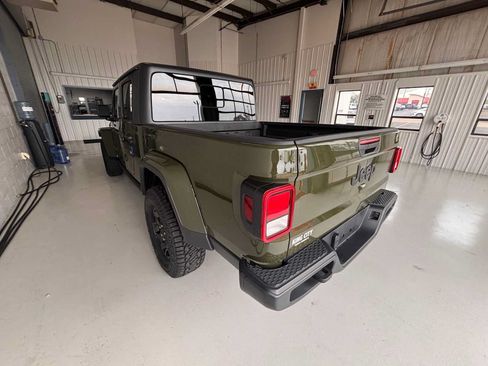 Used 2022 Jeep Gladiator Sport AWD/4WD image 4