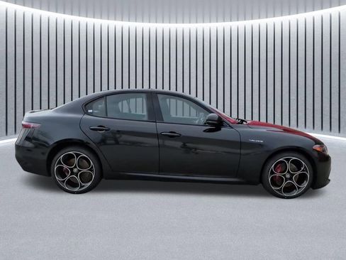 Used 2024 Alfa Romeo Giulia Veloce AWD/4WD image 5