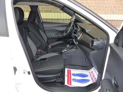 Used 2020 Nissan Kicks S FWD image 37