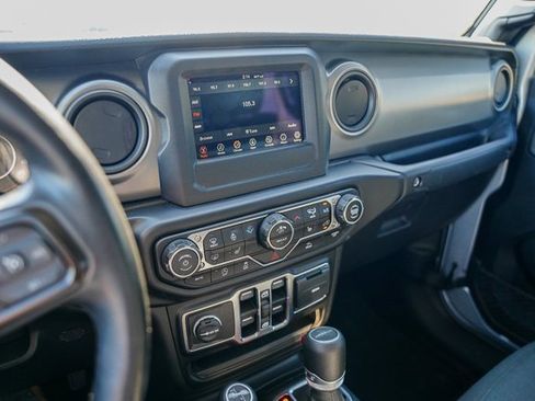 Used 2022 Jeep Gladiator Willys image 14