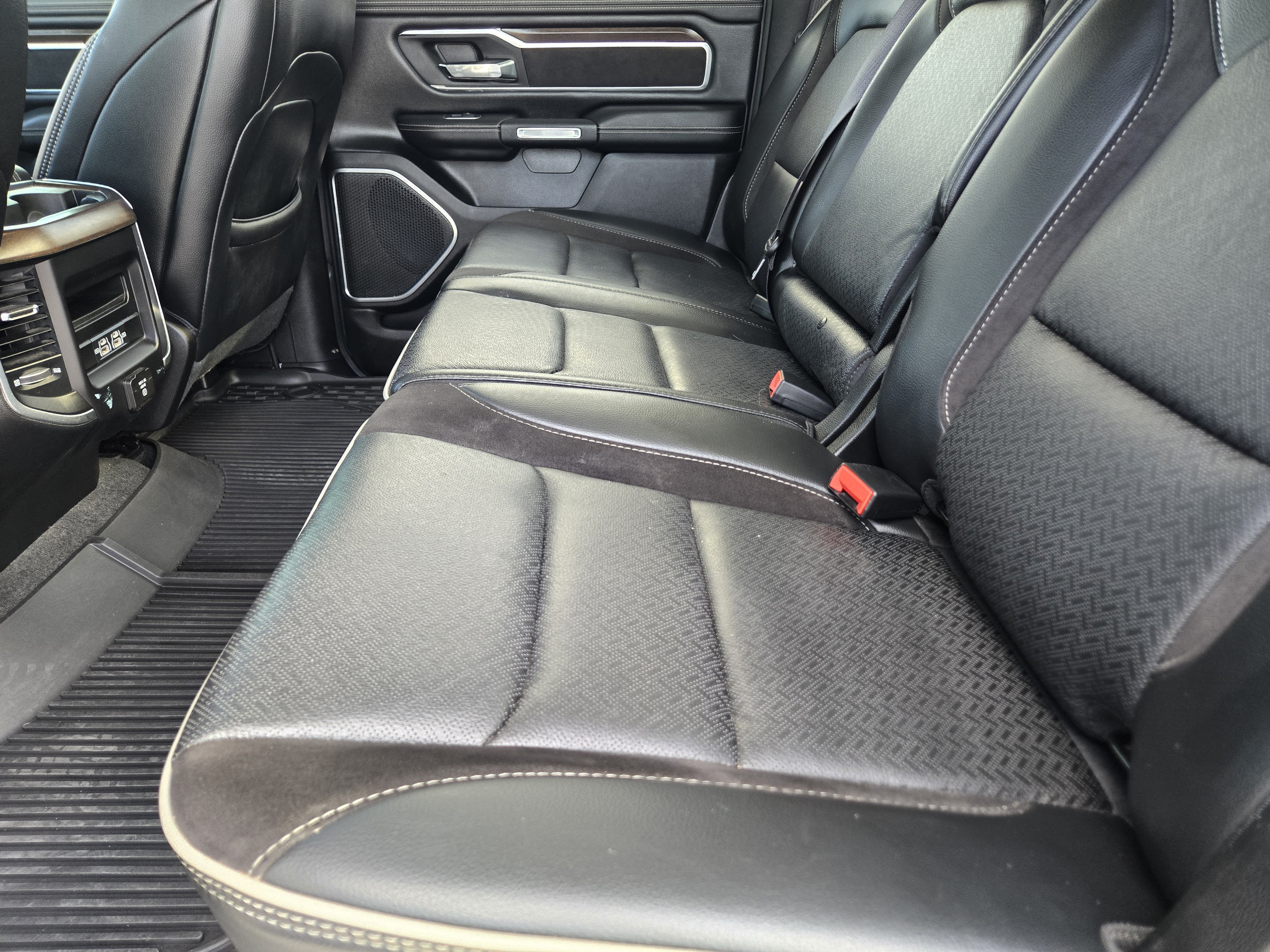 Used 2022 RAM 1500 Laramie AWD/4WD image 27