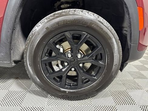 Used 2024 Jeep Grand Cherokee Altitude image 11