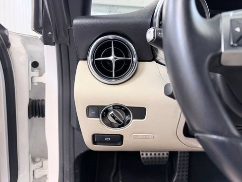 Used 2014 Mercedes-Benz SLK 250 image 24