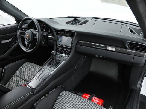 Used 2016 Porsche 911 R image 22