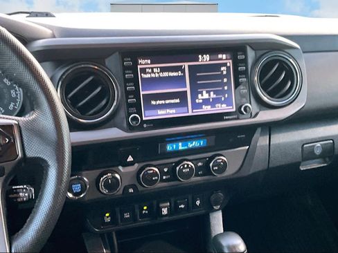 Used 2022 Toyota Tacoma TRD Off-Road w/ Technology Package image 16