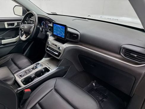 Used 2021 Ford Explorer XLT w/ Equipment Group 202A AWD/4WD image 31