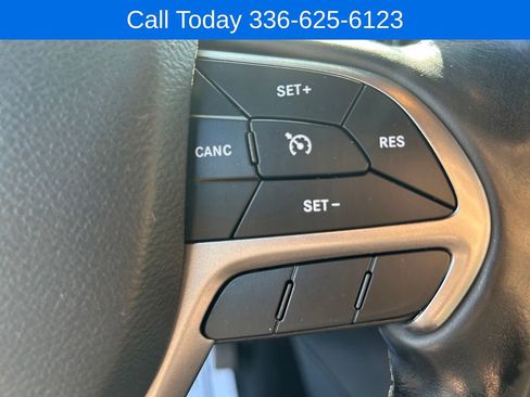 Used 2020 Jeep Grand Cherokee Overland AWD/4WD image 20