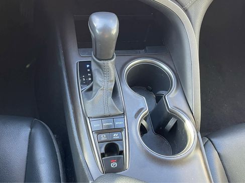 Used 2021 Toyota Camry SE image 16