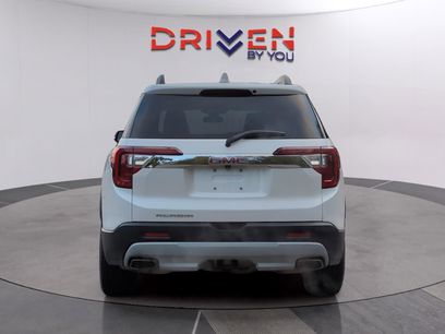 Used 2022 GMC Acadia SLT w/ Preferred Package