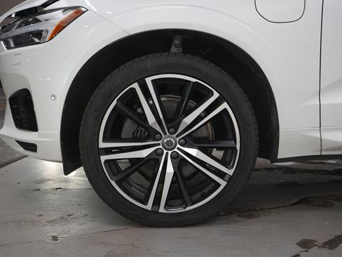 Used 2019 Volvo XC60 T8 R-Design w/ Advanced Package AWD/4WD image 30