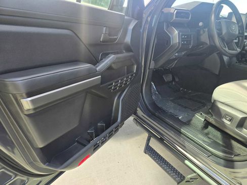 Used 2025 Toyota Tacoma SR5 AWD/4WD image 22